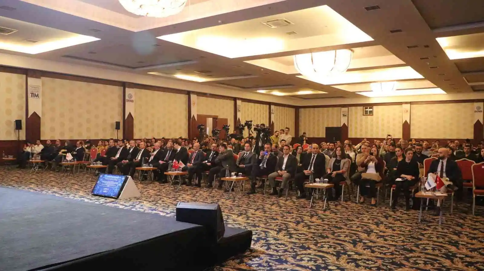 DENİB Başkanı Memişoğlu; “2022’yi geçen yıla göre yüzde 5 ile 6 ihracat artışıyla kapatacağız”
