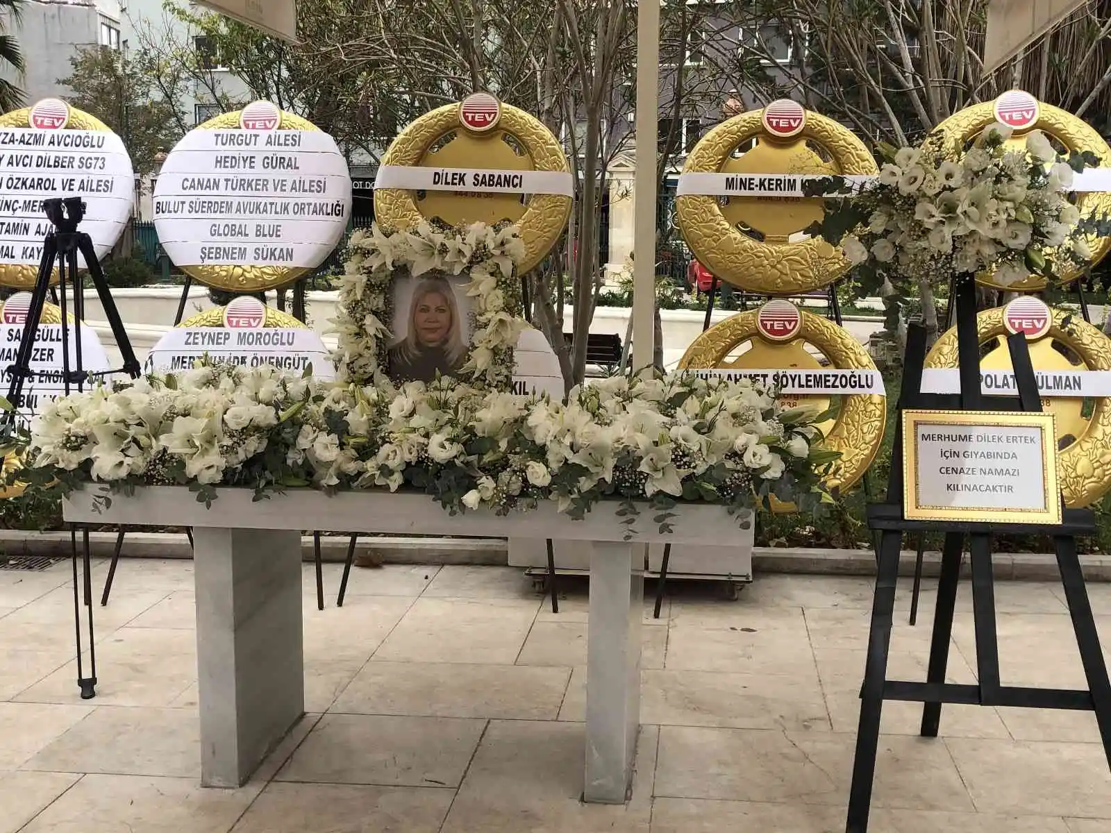 Denizde kaybolan iş kadını Dilek Ertek için gıyabi cenaze namazı kılındı