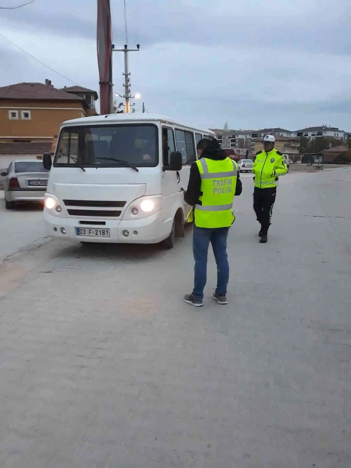 Dinar'da öğrenci servislerine yönelik polis denetimi
