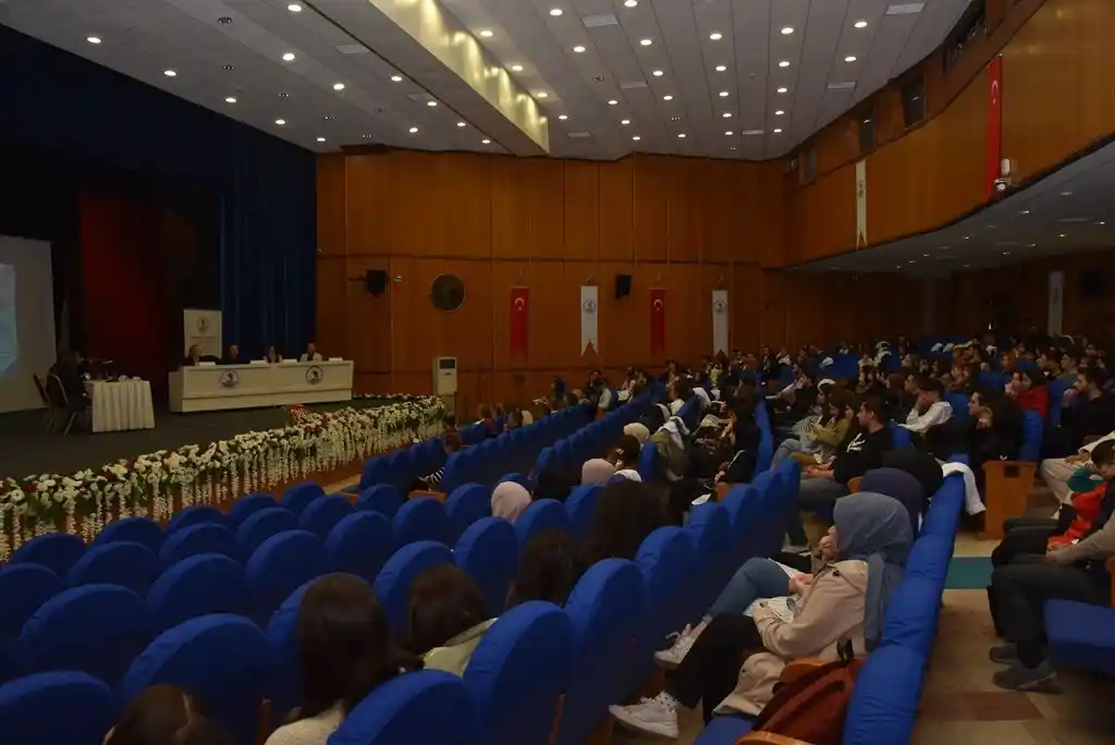 Diş Hekimliği Fakültesi öğrencileri beyaz önlük giydi
