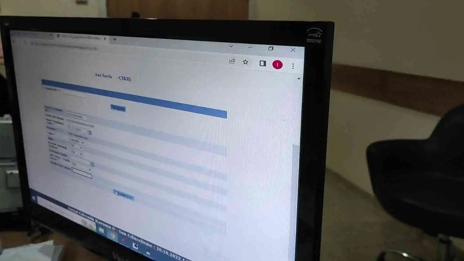 Doktorun sistemini ele geçirip, erkek hastaya ’hamile’ raporu verdiler