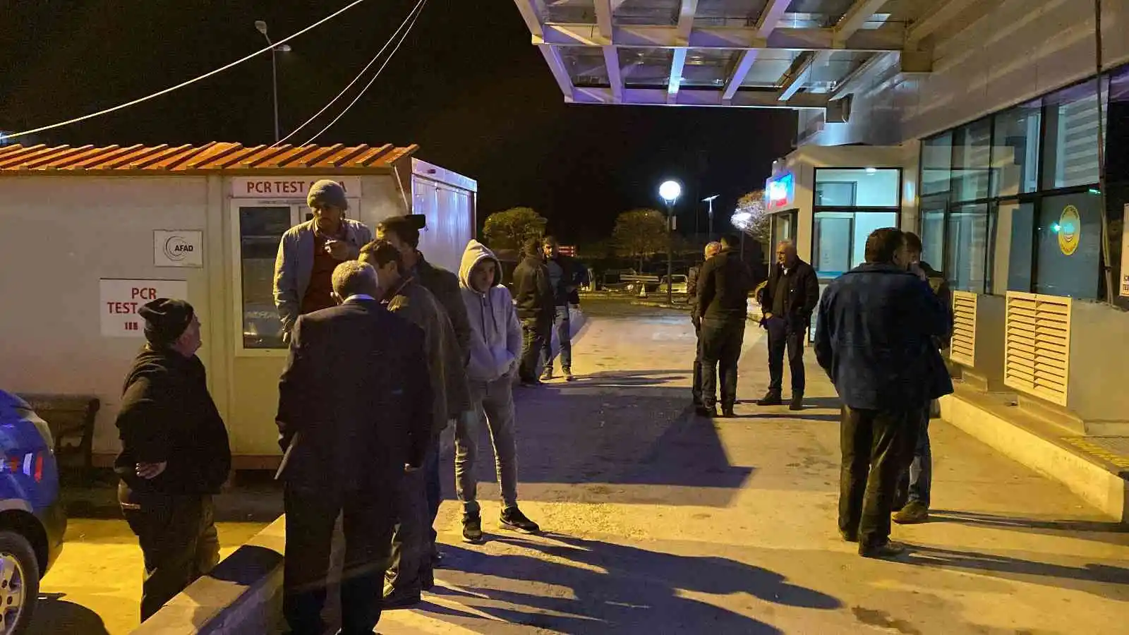 Düğün salonunda gazdan zehirlenen vatandaşların hastaneye sevkleri sürüyor