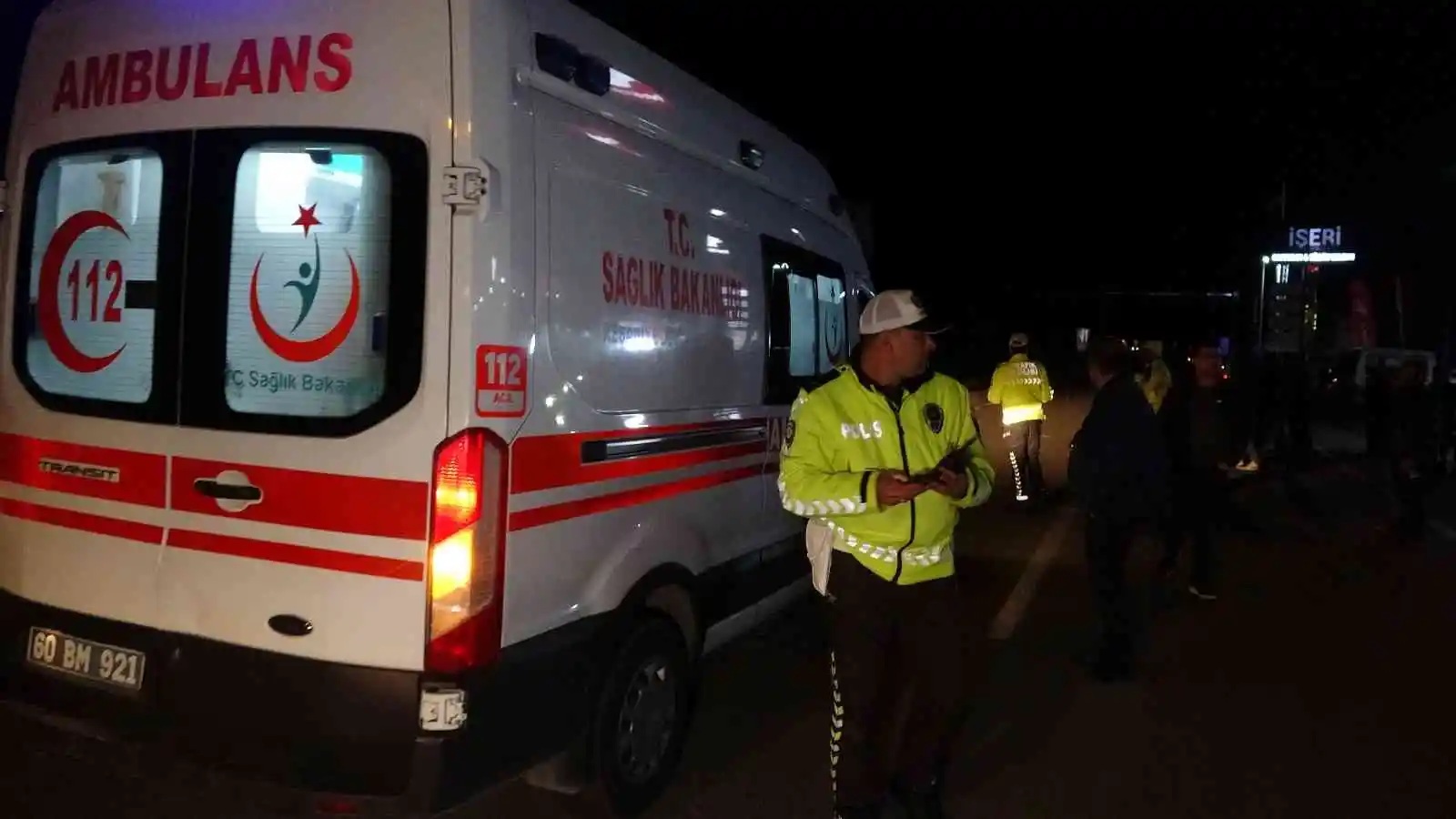 Düğünden çıkanlara ticari araç çarptı: 1 ölü, 1 yaralı