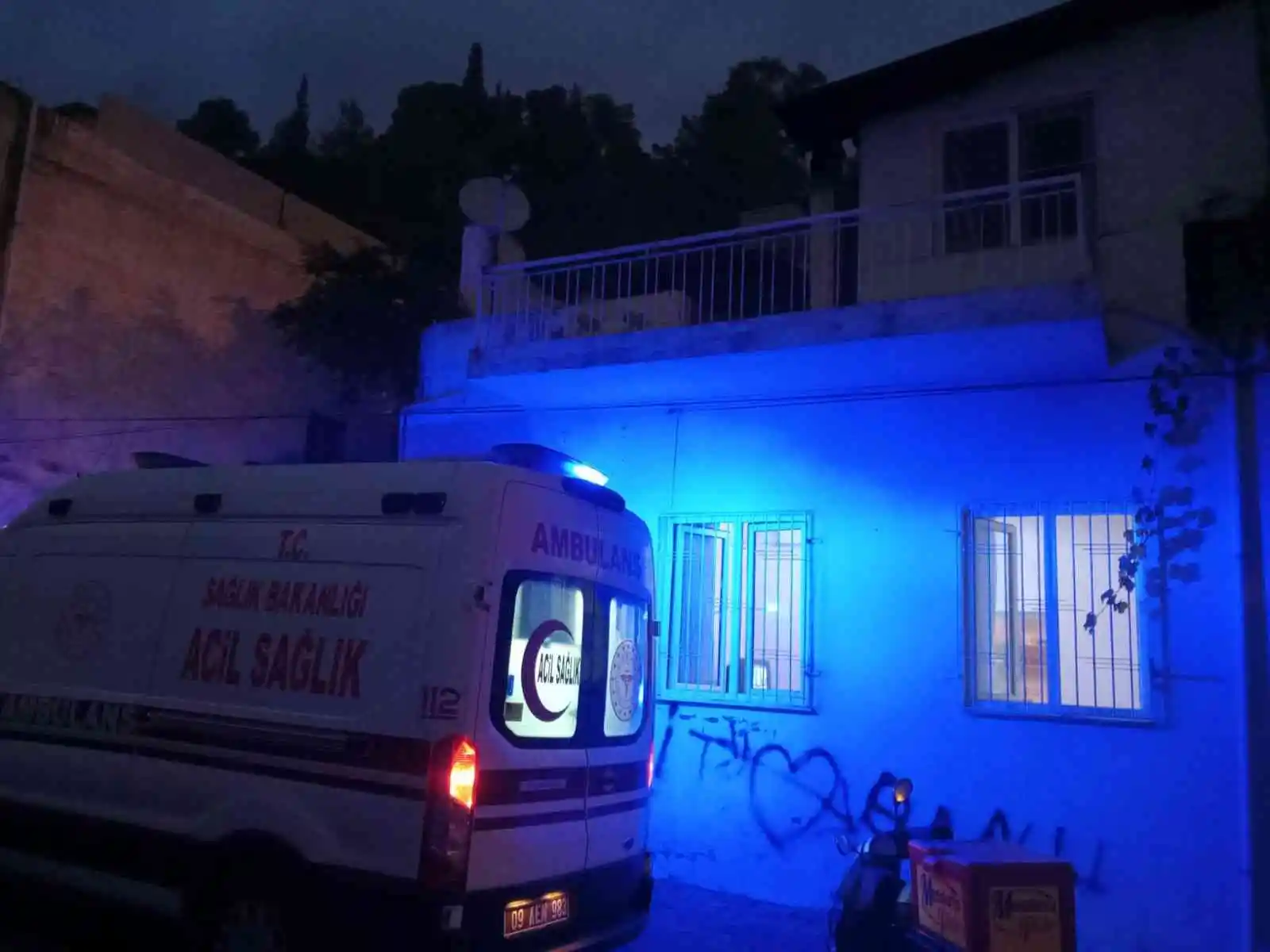Dumandan etkilenen yaşlı adam hastaneye kaldırıldı
