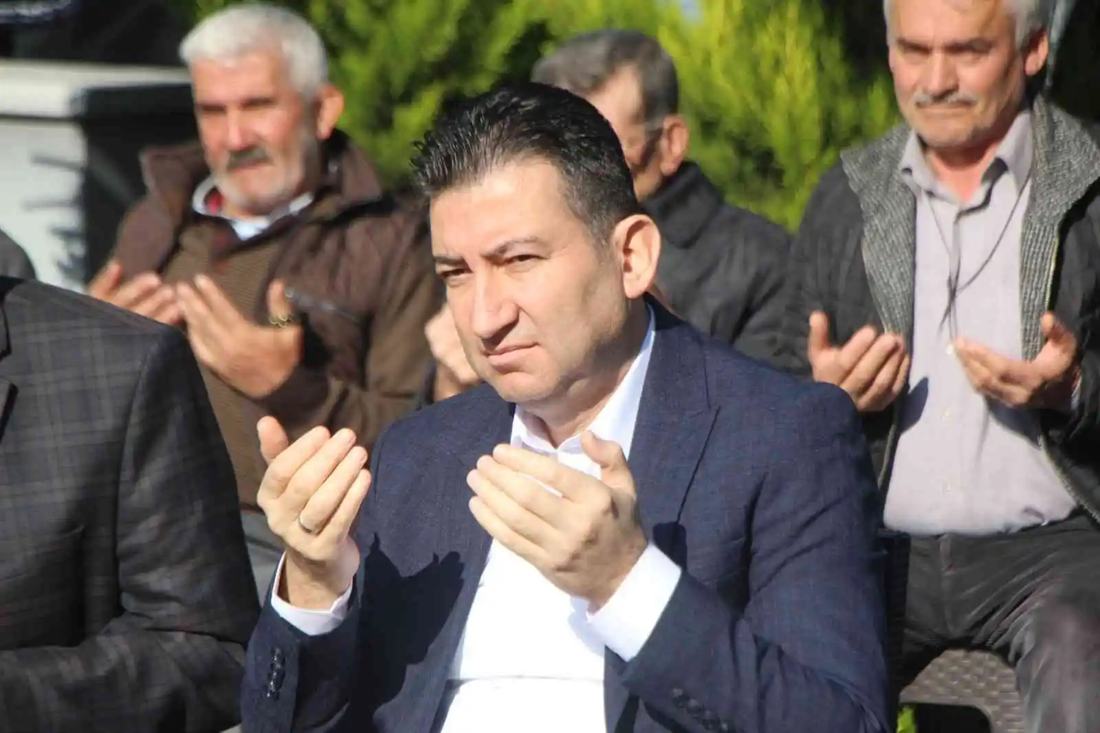 Düzce Depremi’nde yakınlarını kaybedenler mezarlıkları doldurdu