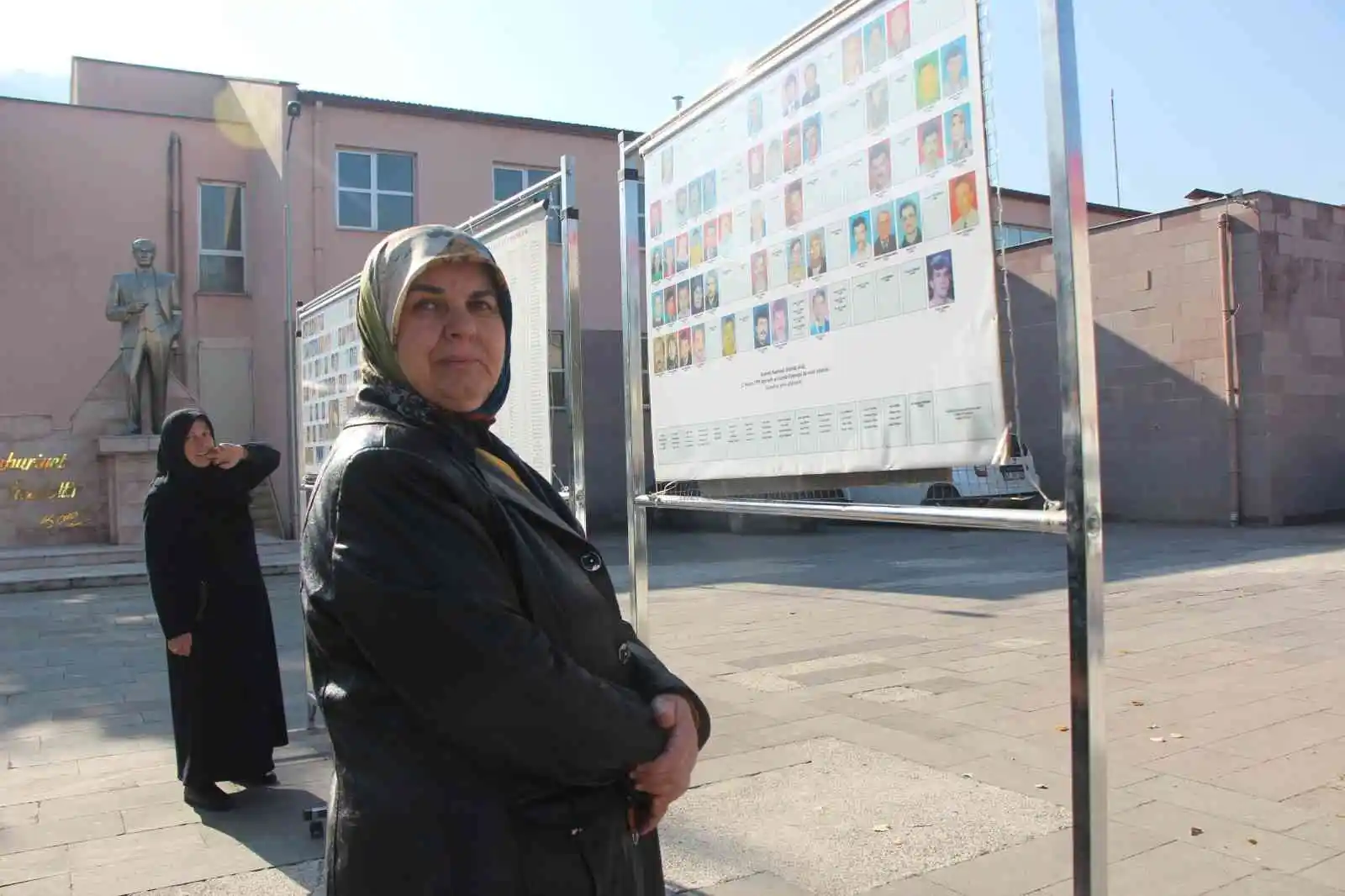 Düzce Depremi’nde yakınlarını kaybedenler mezarlıkları doldurdu