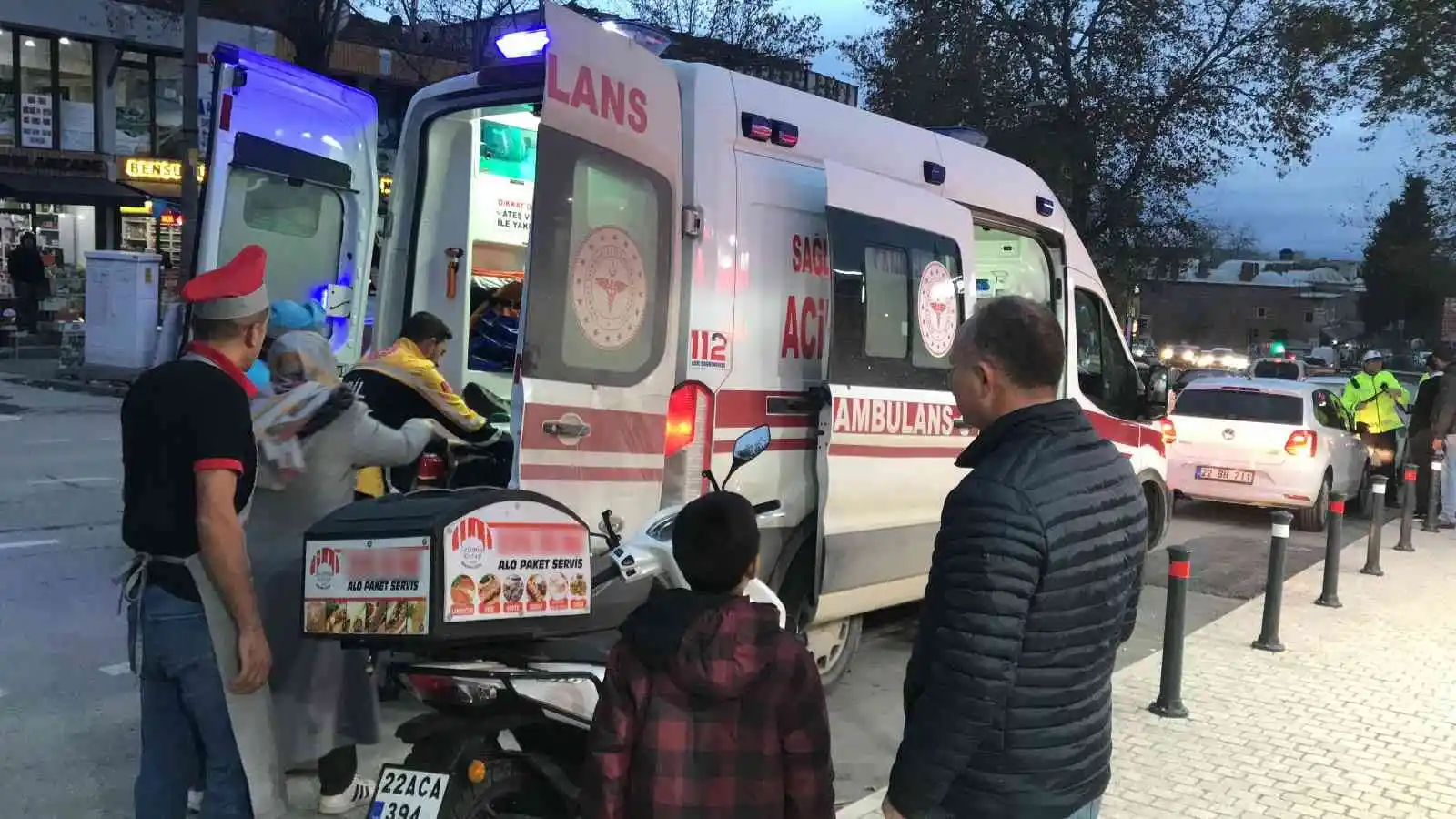 Edirne'de motosikletten düşen kurye yaralandı
