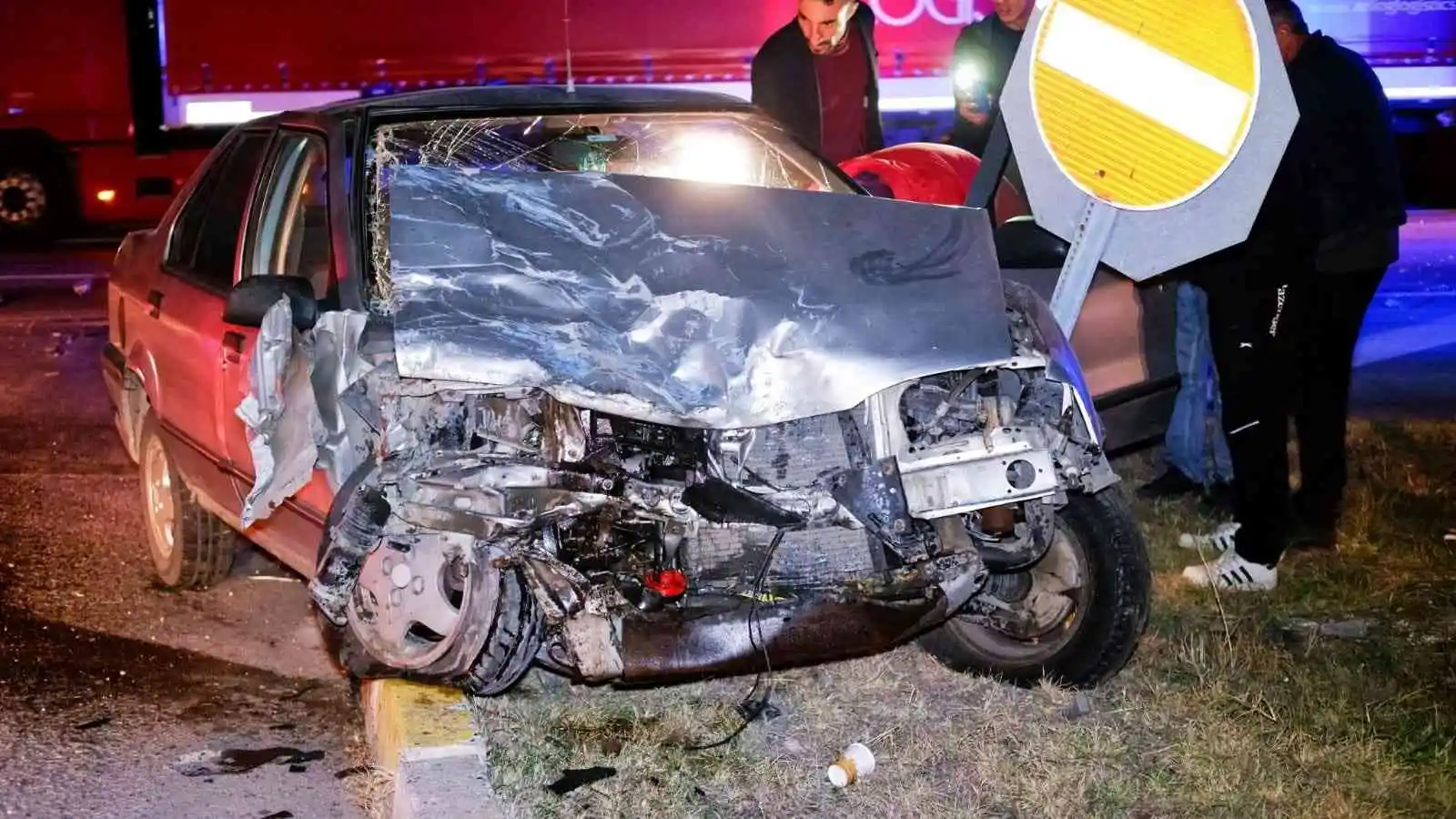 Edirne'de otomobil ile tır çarpıştı: 1 yaralı