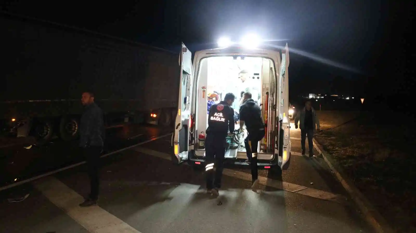 Edirne’de otomobil ile tır çarpıştı: 1 yaralı