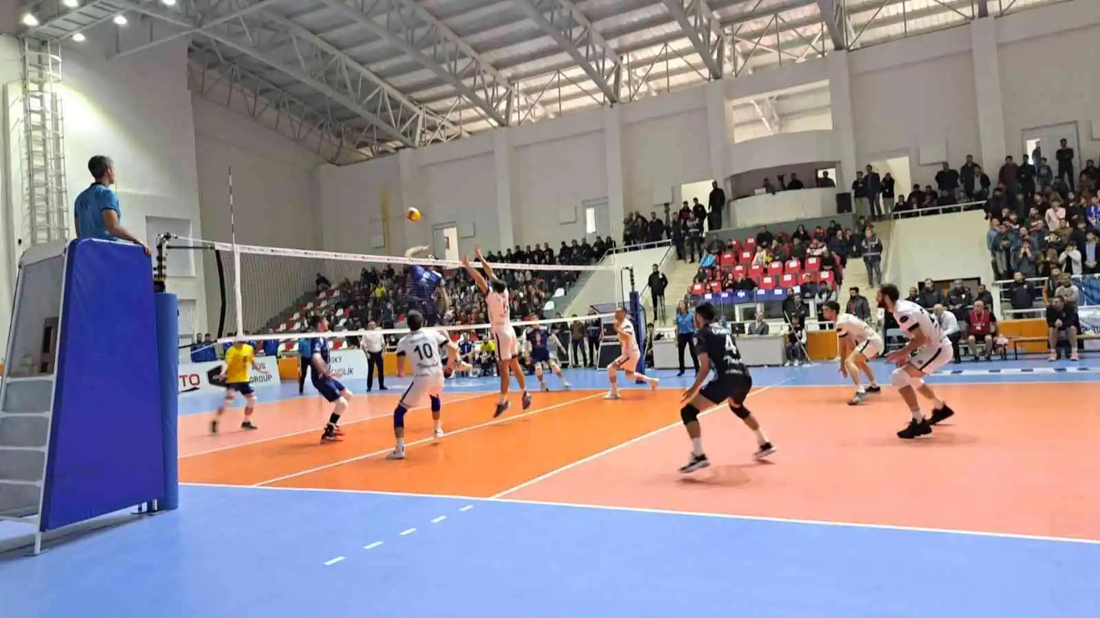 Efeler Ligi: Türşad: 3 - Altekma: 2
