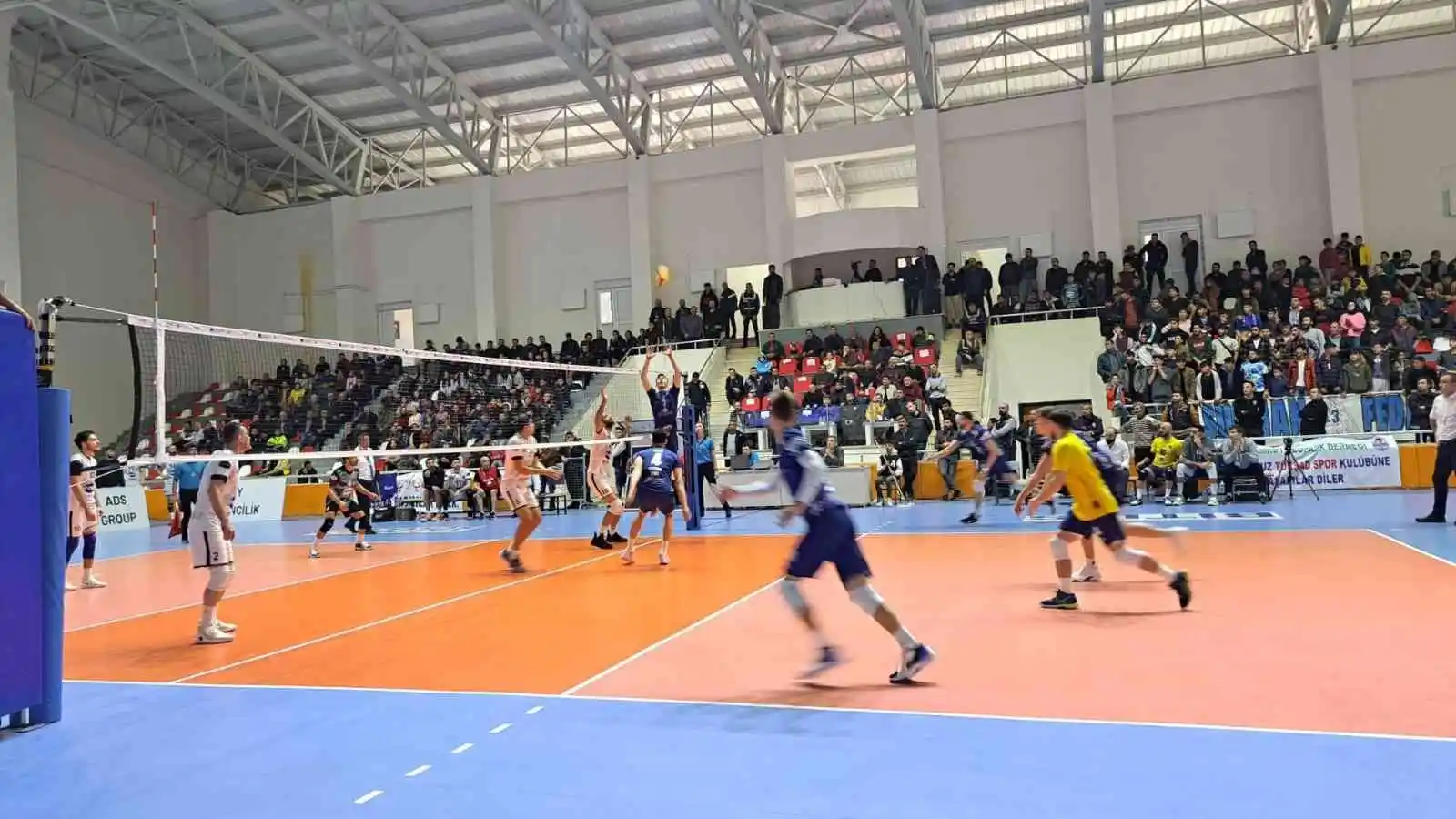 Efeler Ligi: Türşad: 3 - Altekma: 2
