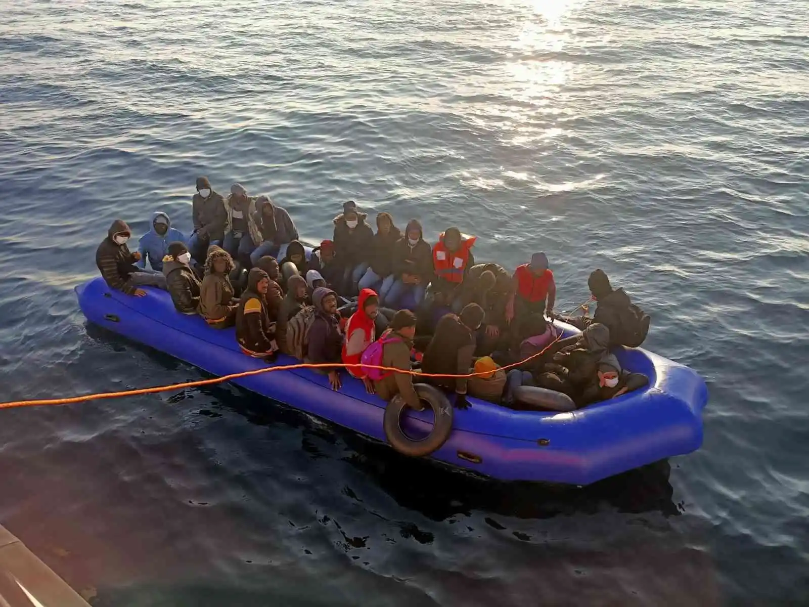 Ege Denizi’nde 63 göçmen yakalandı, 33 göçmen kurtarıldı