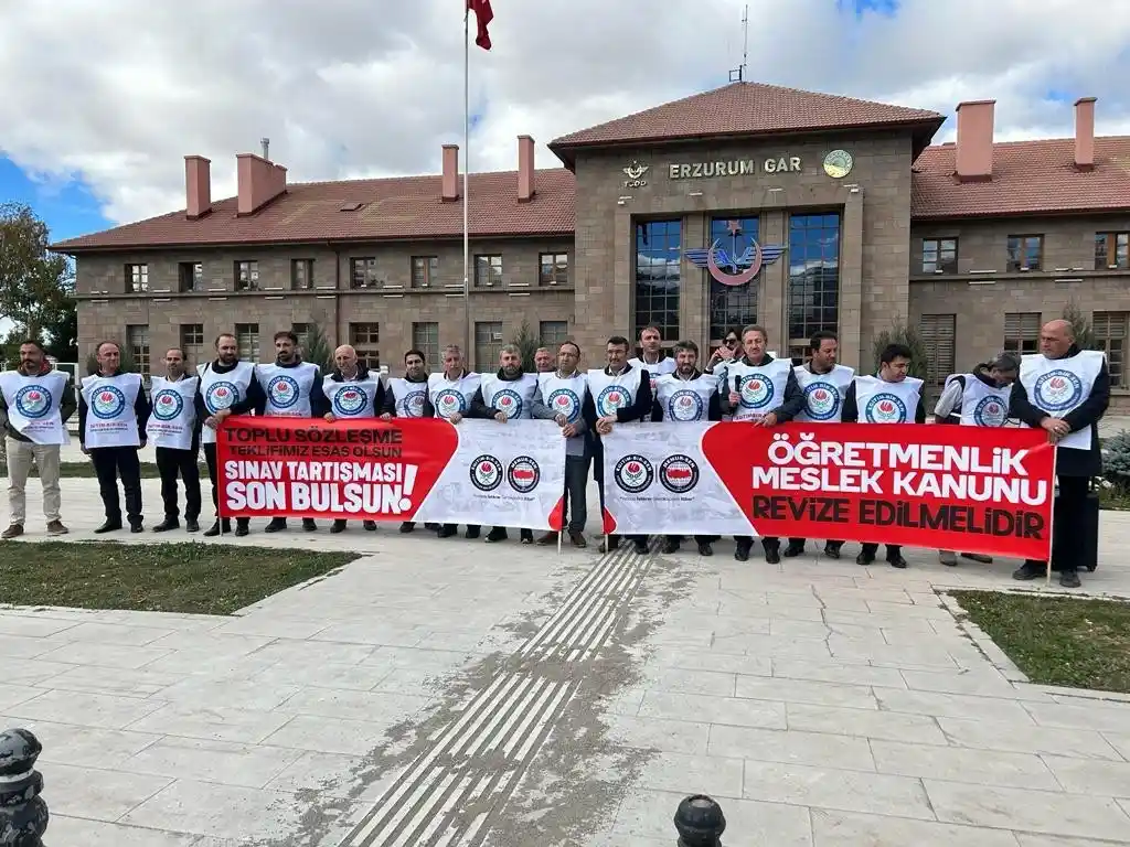 Eğitim Bir Sen üyeleri meslek kanununun iyileştirilmesini istiyor
