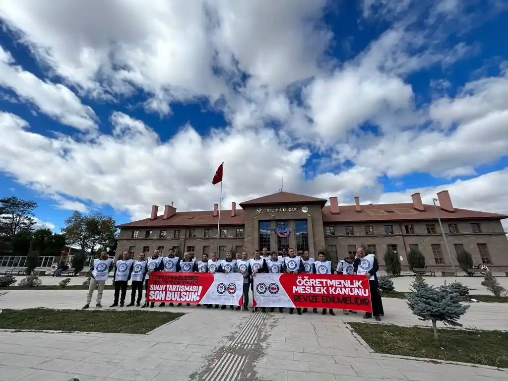 Eğitim Bir Sen üyeleri meslek kanununun iyileştirilmesini istiyor
