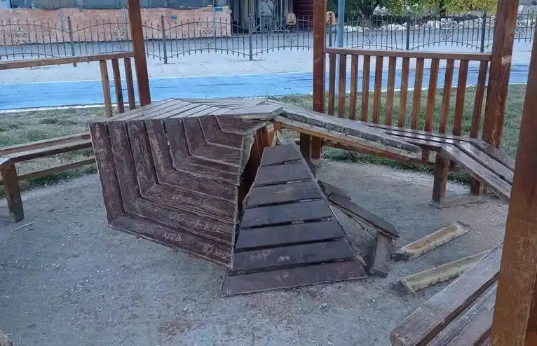 Elbistan’da park ve mesire alanlarındaki kamelyalar tahrip edildi