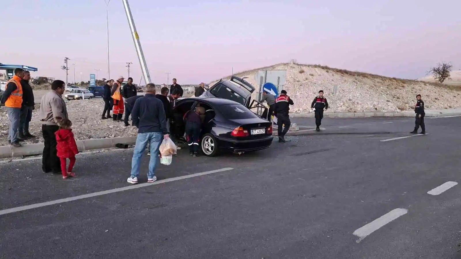 Emet’te iki otomobil çarpıştı: 1 ölü, 4 yaralı