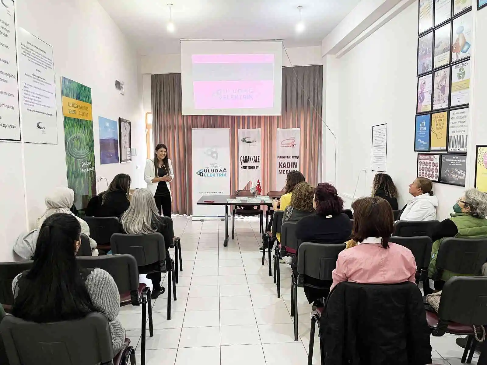 Enerji timi, Çanakkaleli kadınlara tasarrufu anlattı