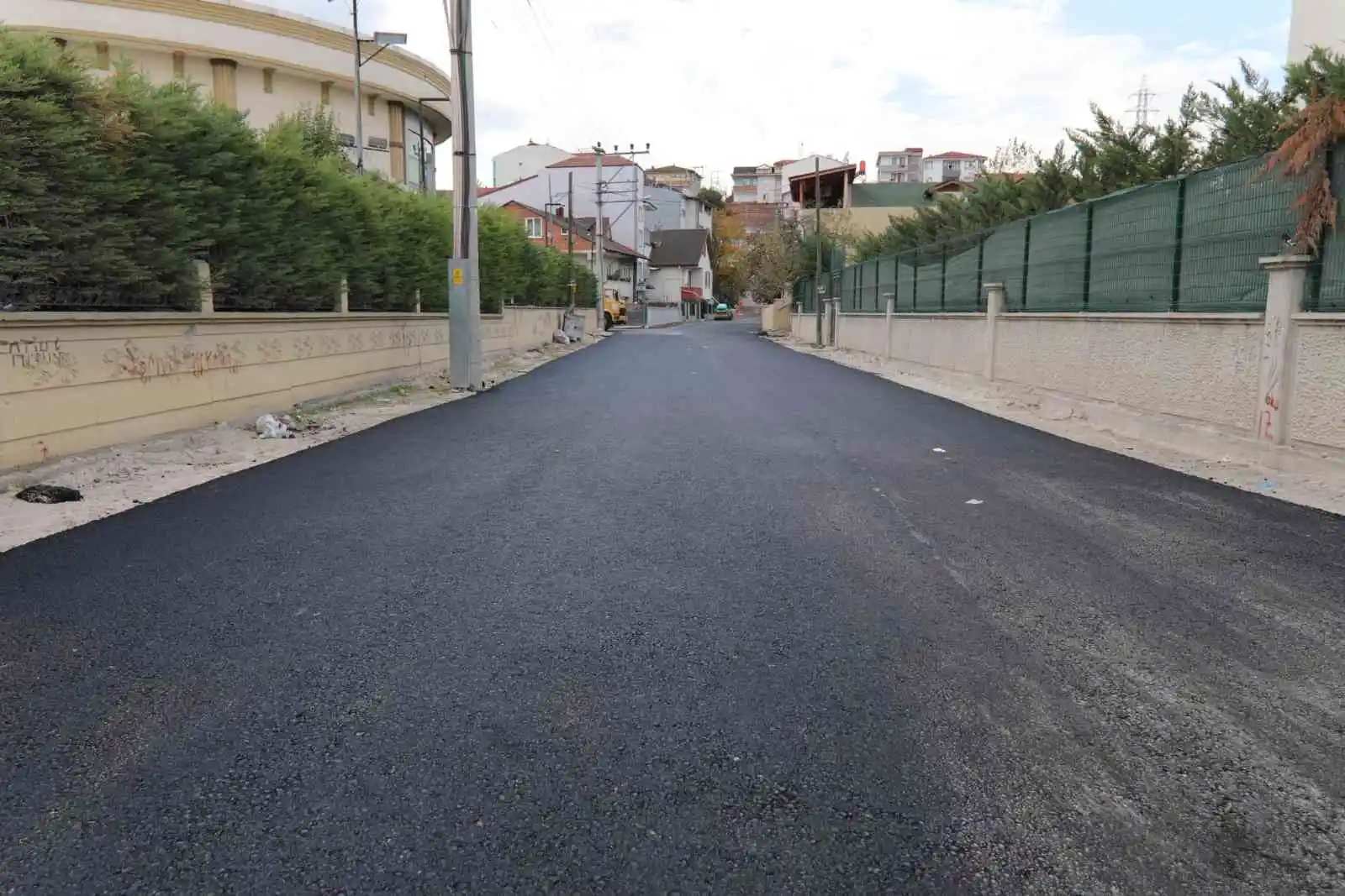 Erenler’de 15 sokak daha asfalt ile yenilendi
