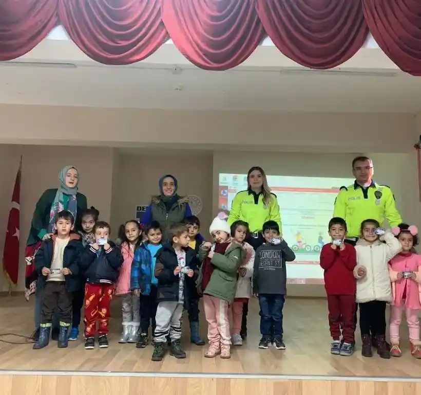 Erzincan'da minik öğrenciler "trafik dedektifi" oldu