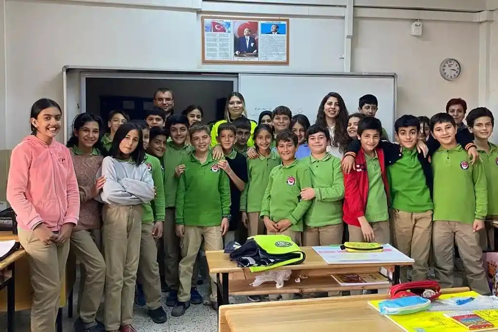 Erzincan'da öğrenci ve öğretmenlere suçtan korunma yöntemleri anlatılıyor
