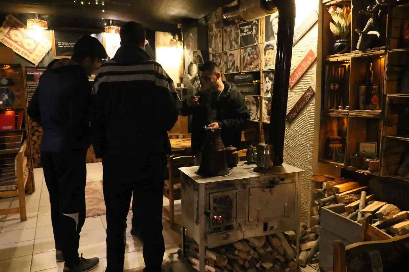 Erzincan’da soğuk kış gecelerinin vazgeçilmez lezzeti kaşarlı patates