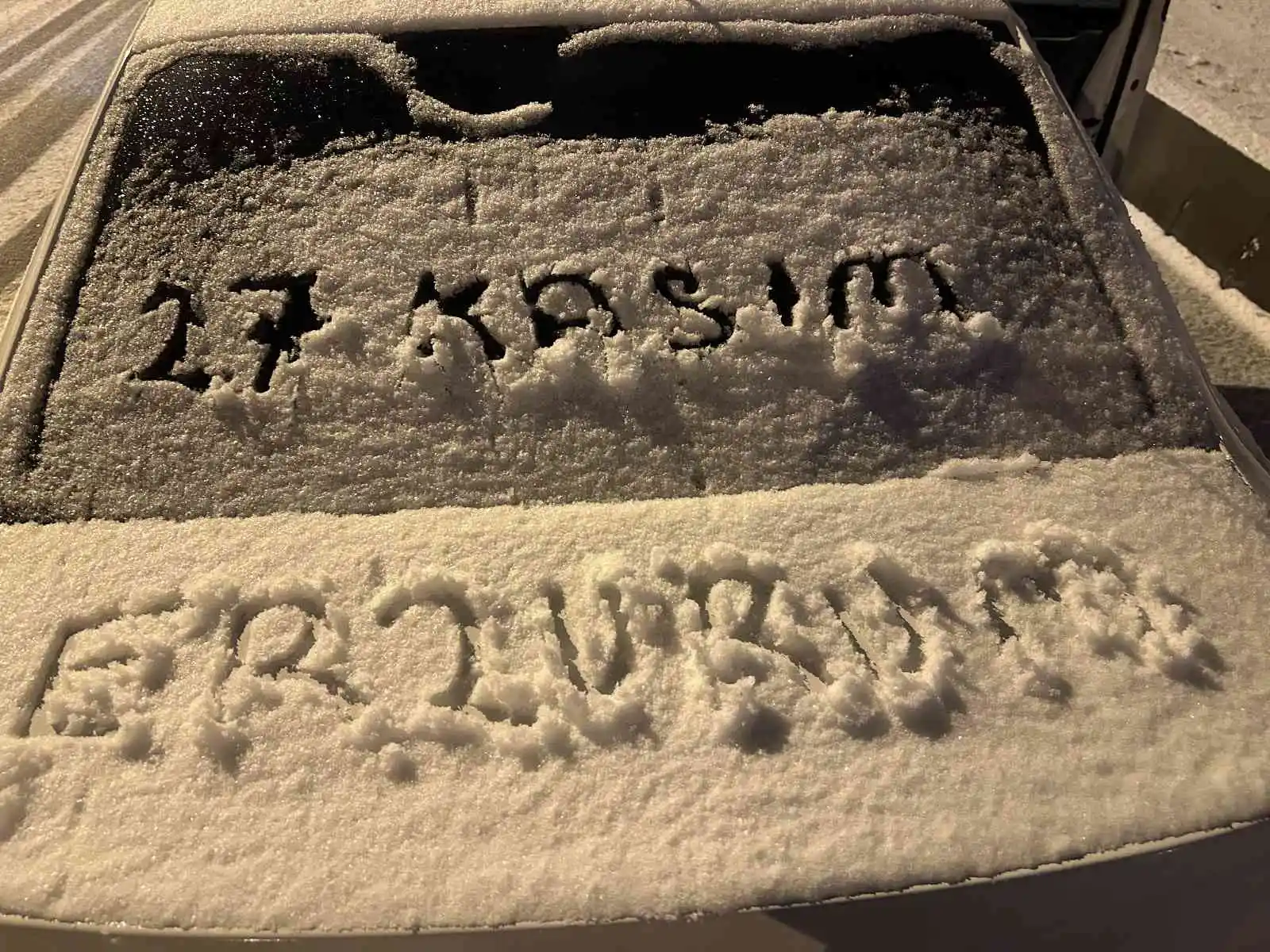 Erzurum beyaza büründü, vatandaşlar karın tadını çıkarttı
