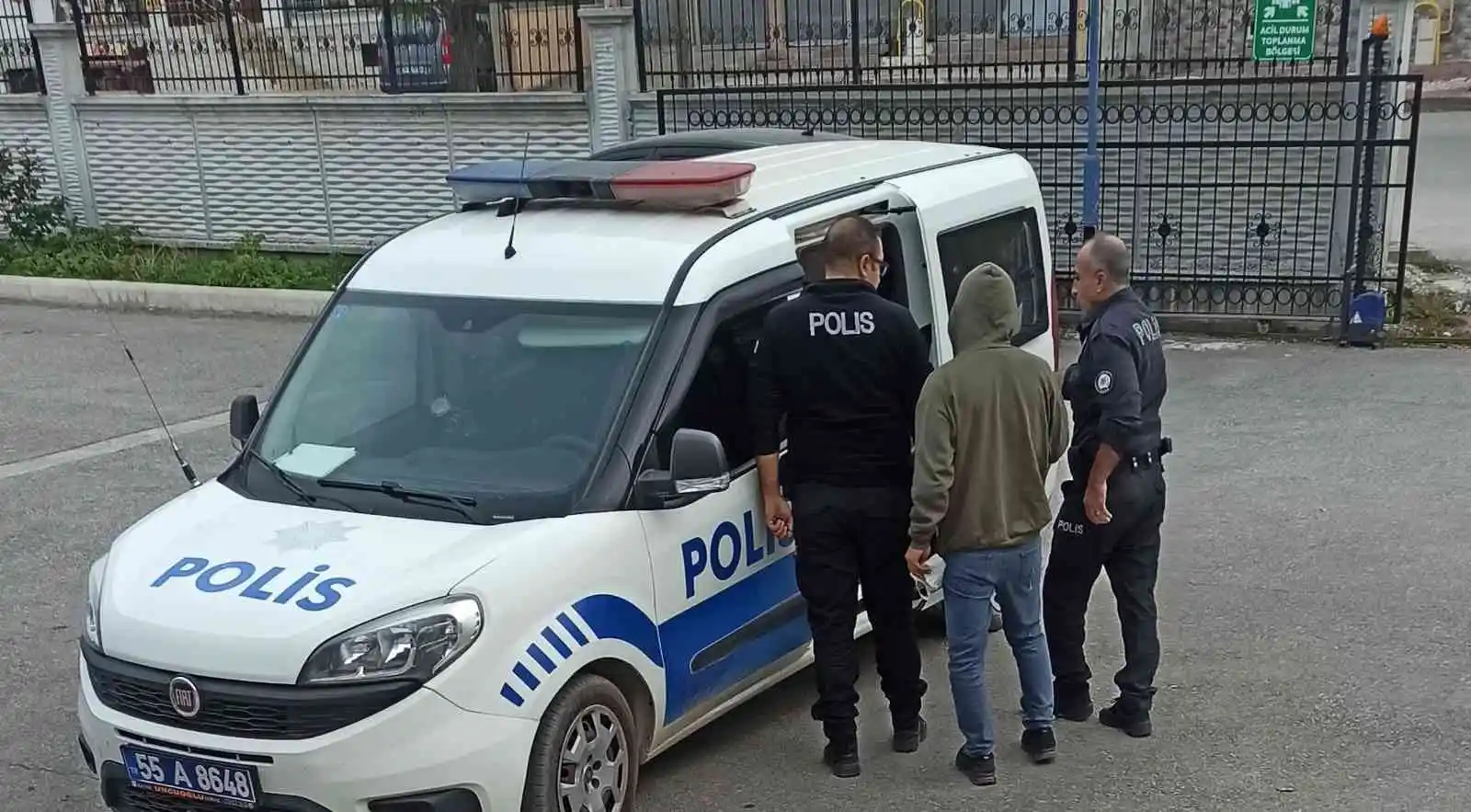 Eşi pompalı tüfekle tehdit iddiasına gözaltı