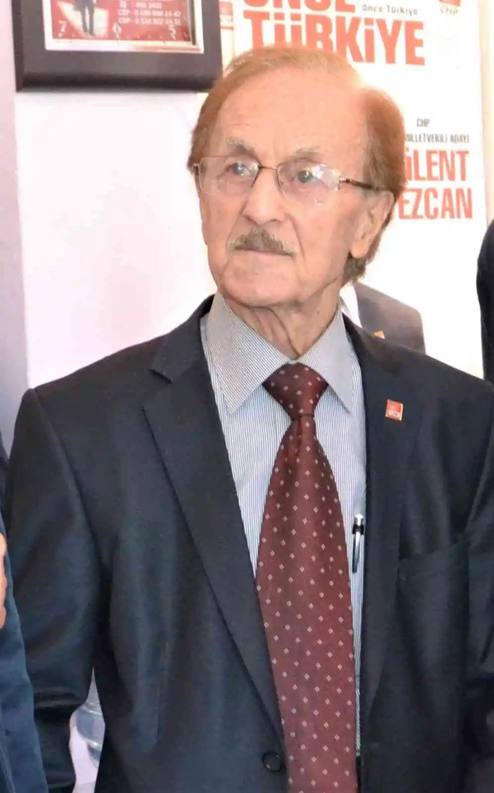 Eski başkan son yolculukta yalnız bırakıldı