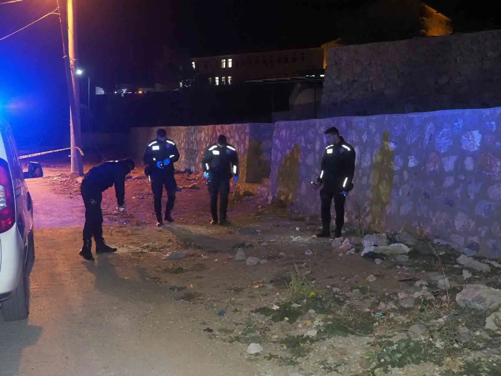 Eski eşi tarafından sokak ortasında başından vuruldu