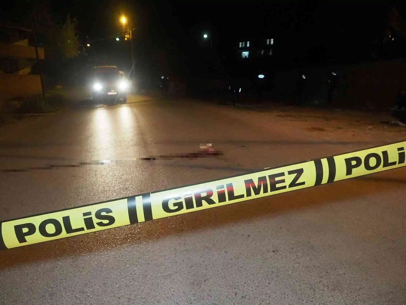Eski eşi tarafından sokak ortasında başından vuruldu