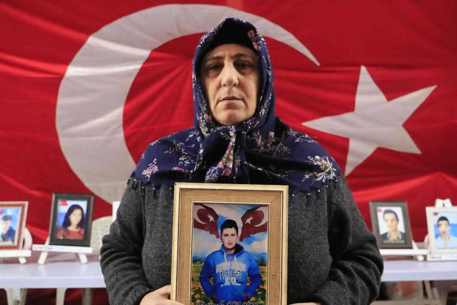 Evlat nöbetindeki anne: "Oğlumun peşini bırakmayacağım"