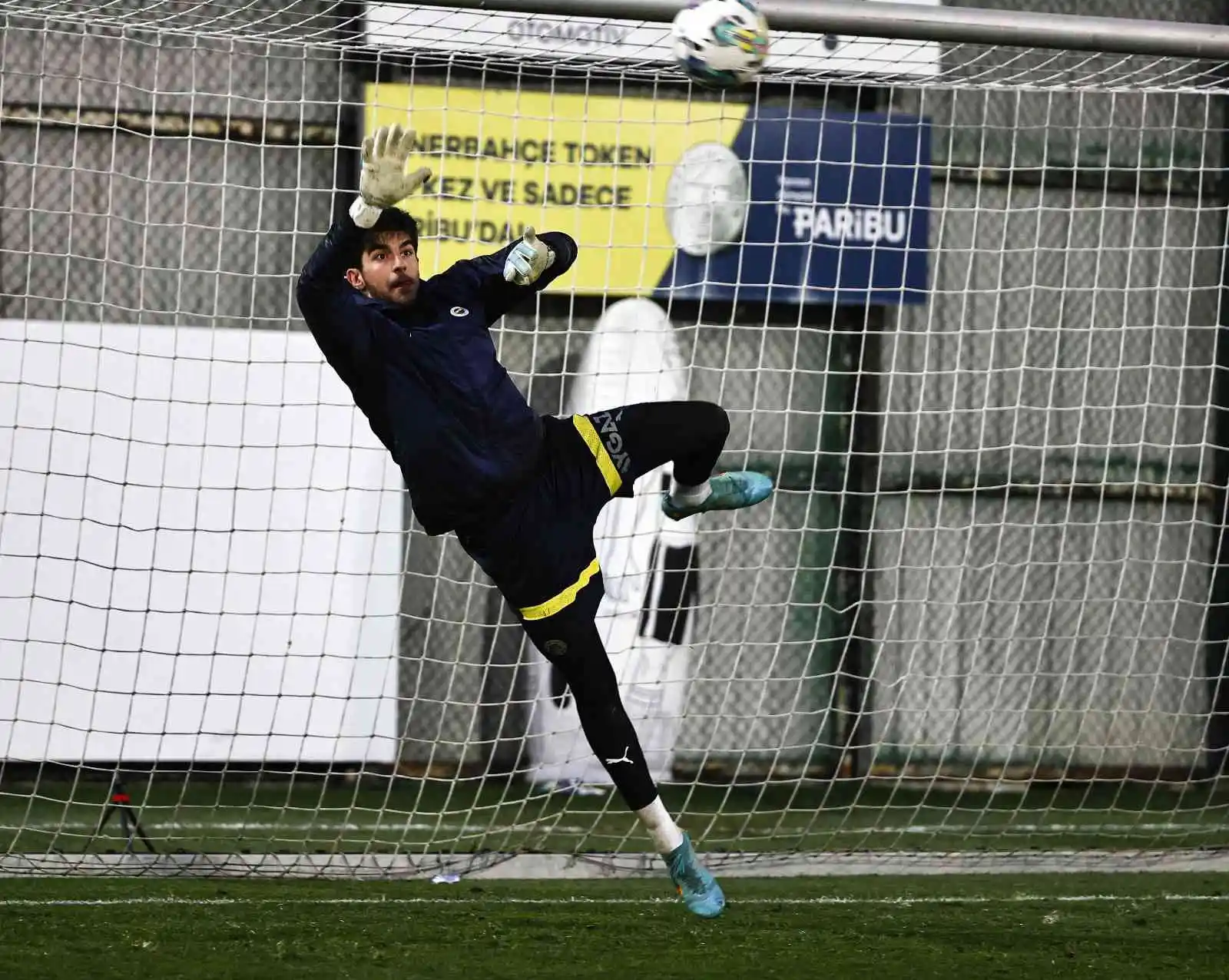 Fenerbahçe’de Peres ve Henrique sevinci
