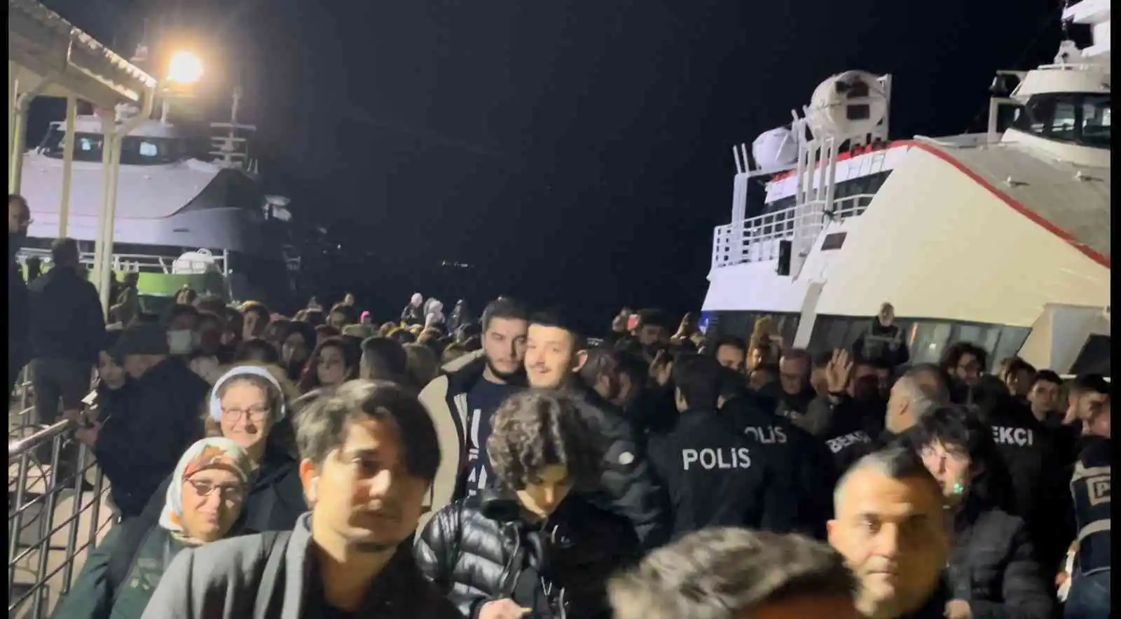 Feribotu kaçırdı,bomba ihbarı yaptı ortalığı ayağa kaldırdı