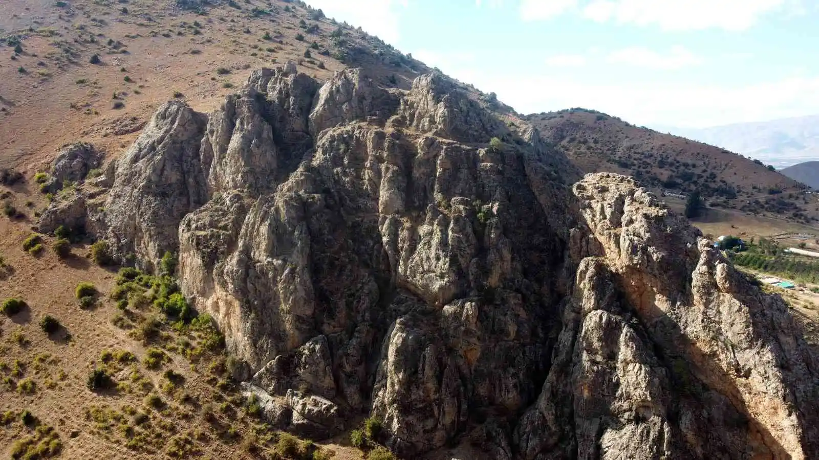 Game of Thrones sahnesi değil, Erzincan'daki Kalecik Kalesi
