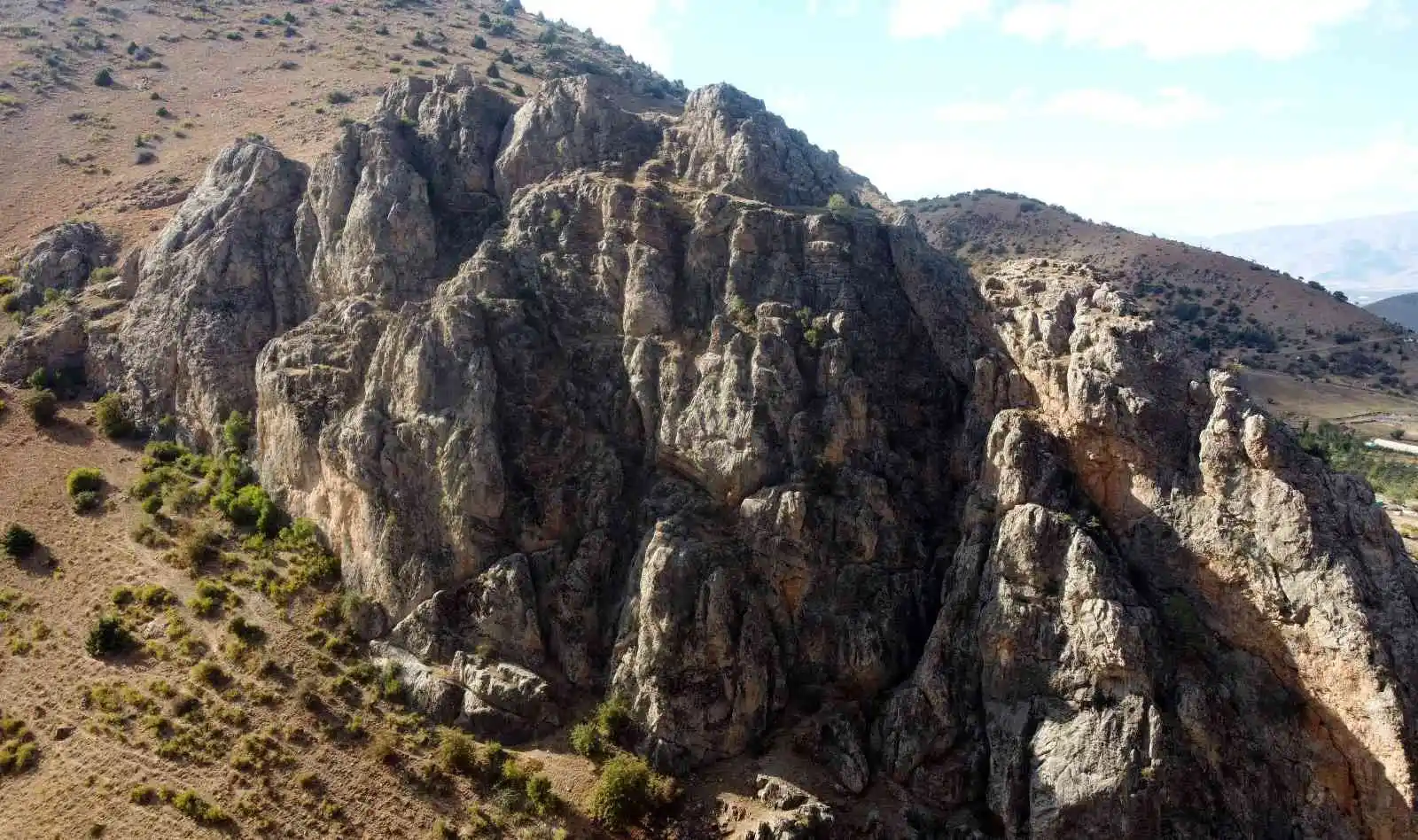 Game of Thrones sahnesi değil, Erzincan’daki Kalecik Kalesi
