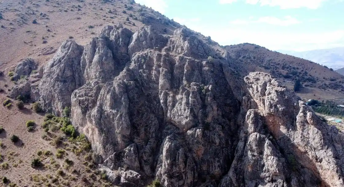 Game of Thrones sahnesi değil, Erzincan’daki Kalecik Kalesi
