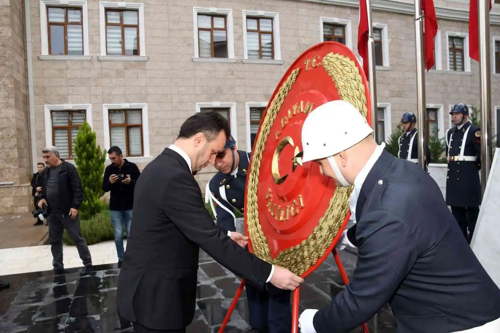 Gazi Mustafa Kemal Atatürk ebediyete intikalinin 84. yılında anıldı
