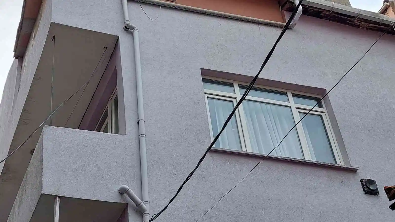 Gaziosmanpaşa'da yabancı uyruklu bir adam çalışmak isteyen eşini öldürdü