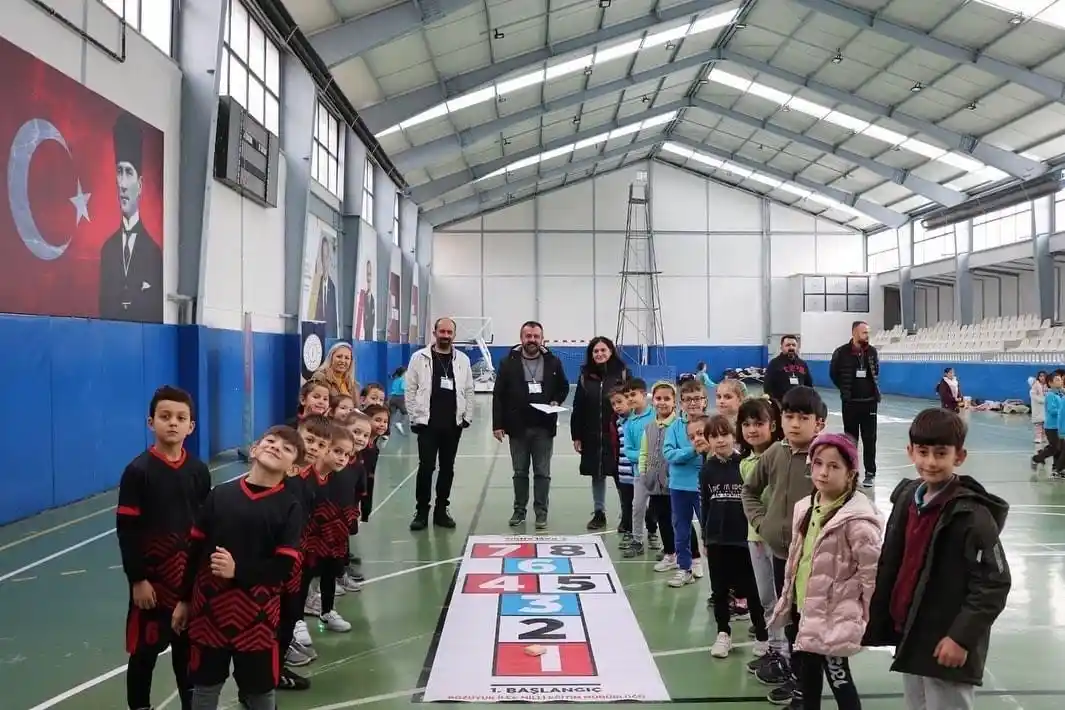 Geleneksel çocuk oyunları şenliği başladı