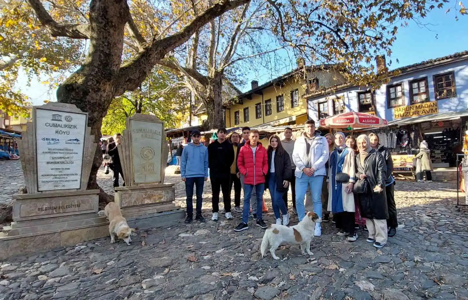 Gençlik, Bursa'da yollarda