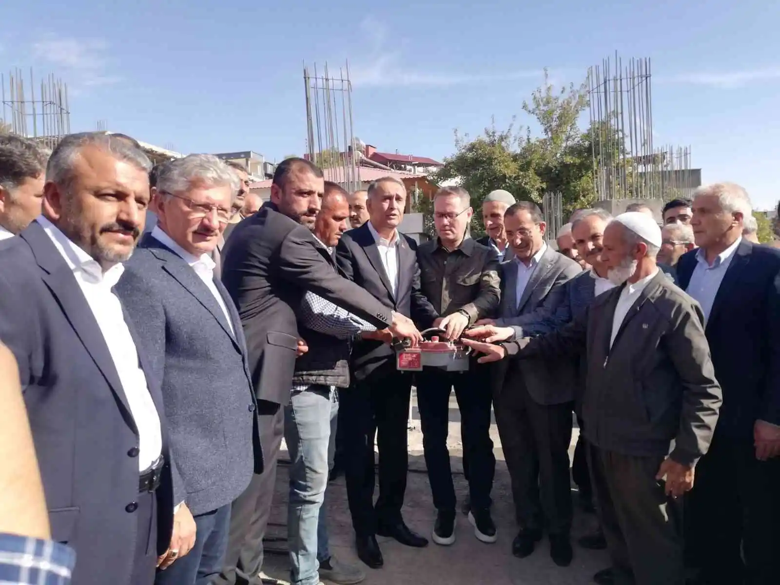 Gerger'de yapılacak cami ve taziye evinin temeli atıldı