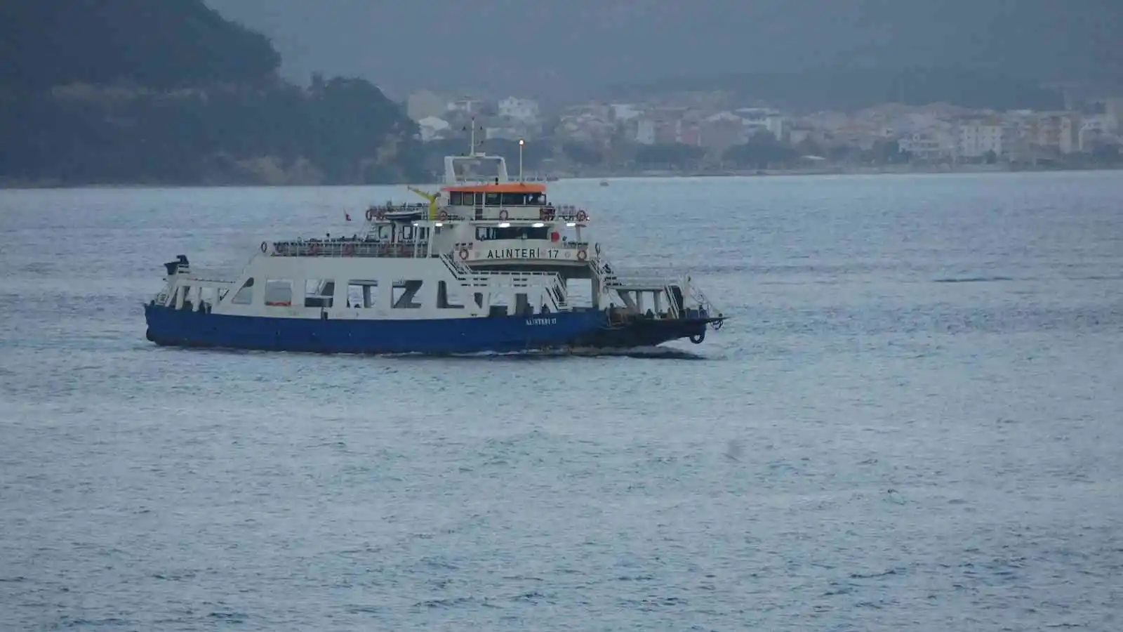 Gökçeada ve Bozcaada’ya yarınki feribot seferleri iptal edildi