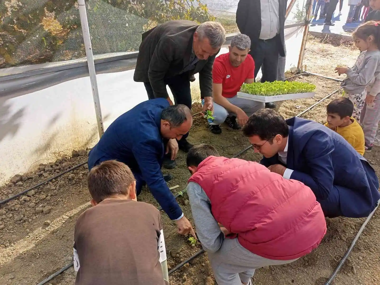 Gördes'te 'Sevgimizi Seramızda Büyütüyoruz' projesi