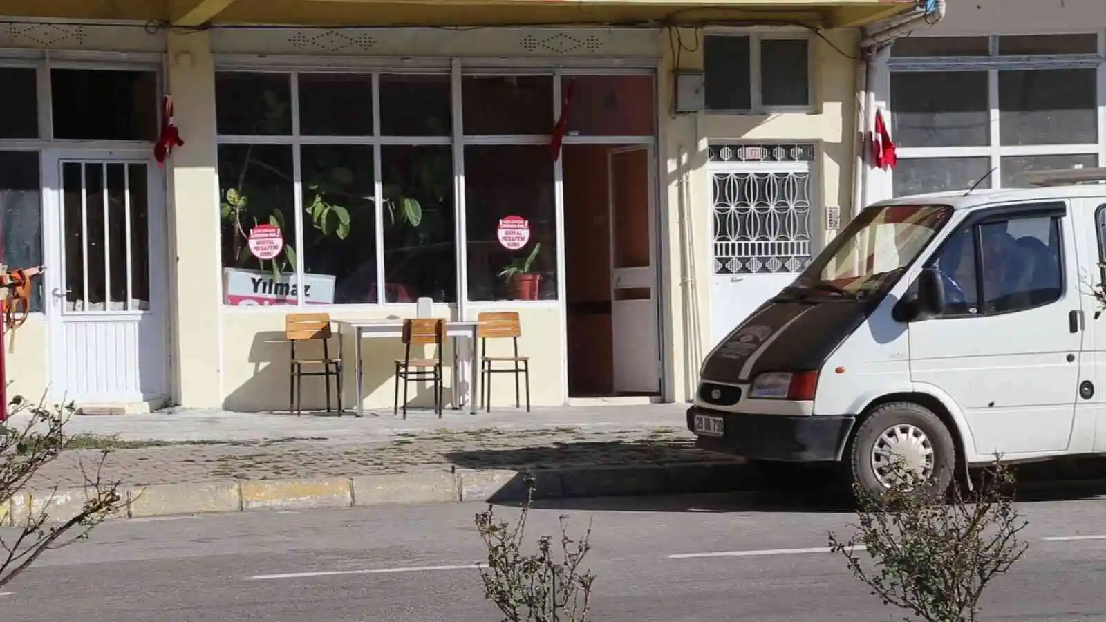 Gümüşhane’de yaşlı çift 37 yıldır birlikte pide salonu işletiyor