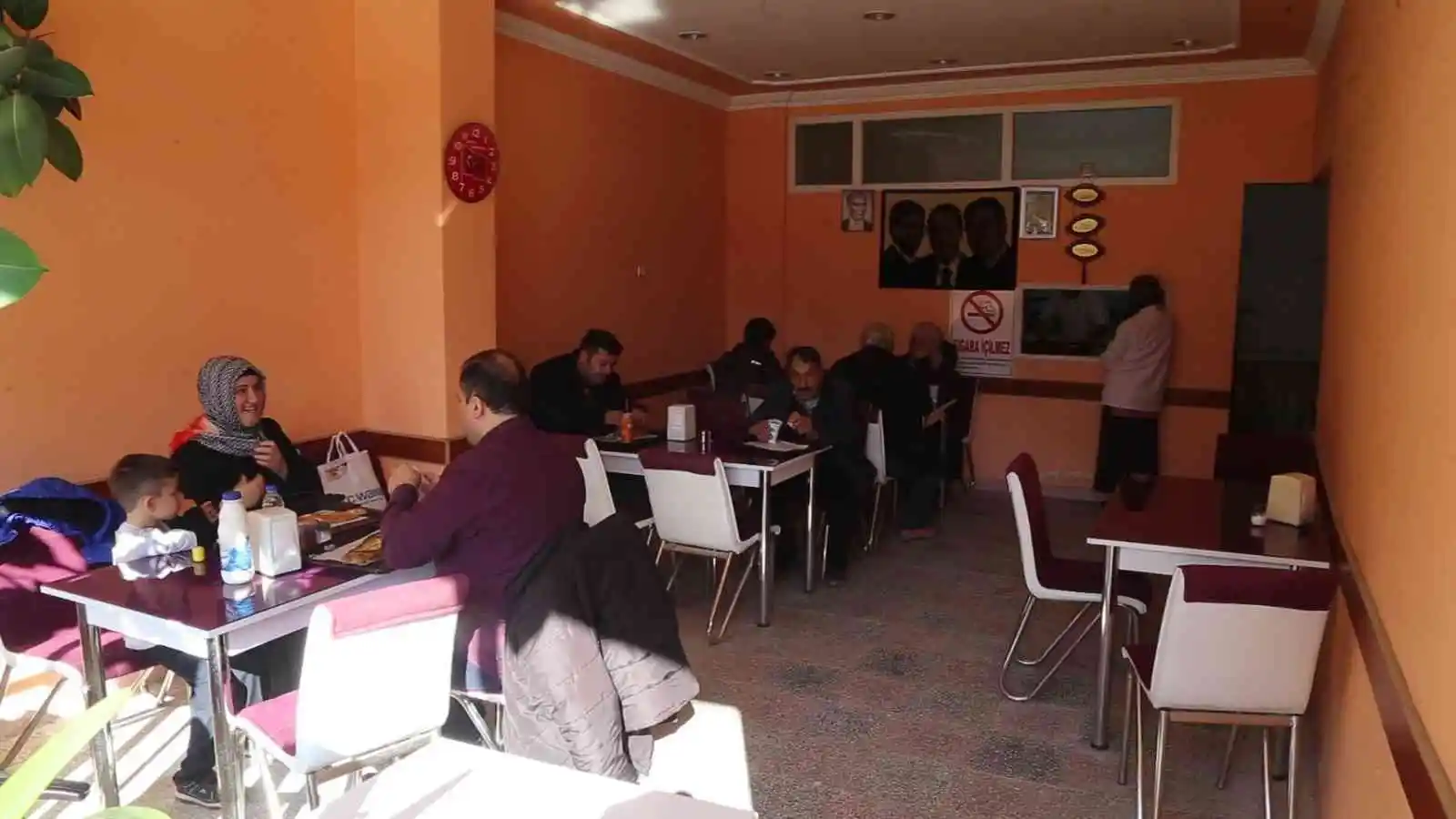 Gümüşhane’de yaşlı çift 37 yıldır birlikte pide salonu işletiyor