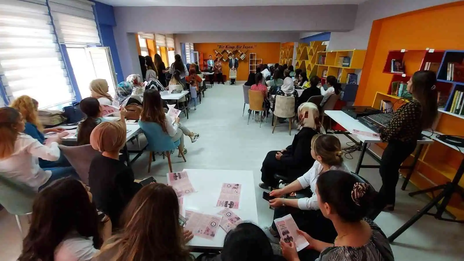 Hakkari'de kadınlara KADES anlatıldı