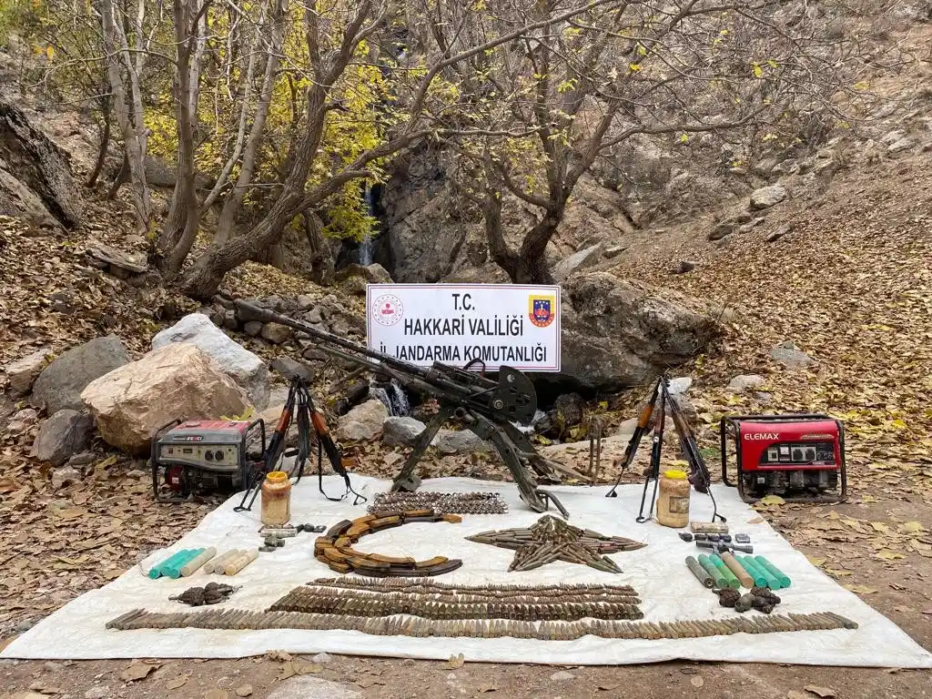 Hakkari'de PKK'ya ait çok sayıda silah ve mühimmat ele geçirildi