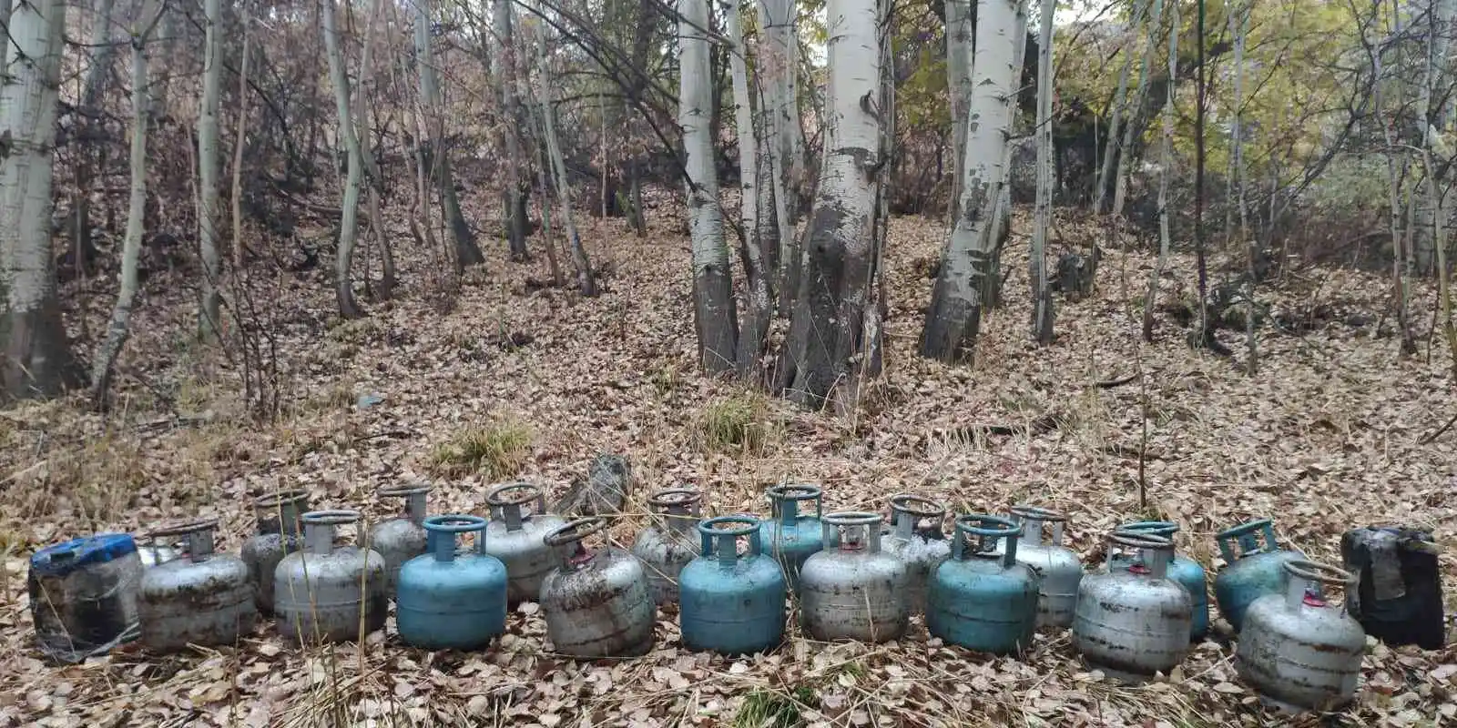 Hakkari'de toprağa gömülü 18 dolu tüp ve 40 litre mazot ele geçirildi