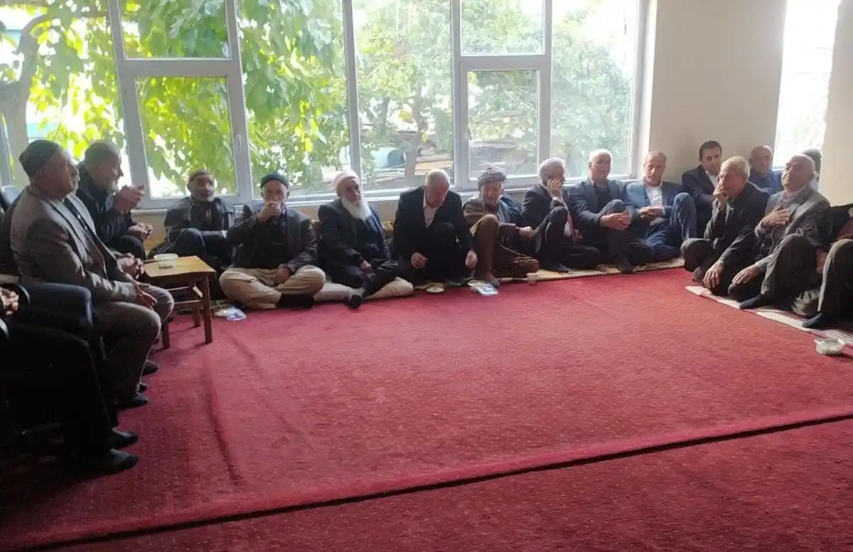 Hakkarili Kaval ailesi, taziye yemeklerini kaldırdı