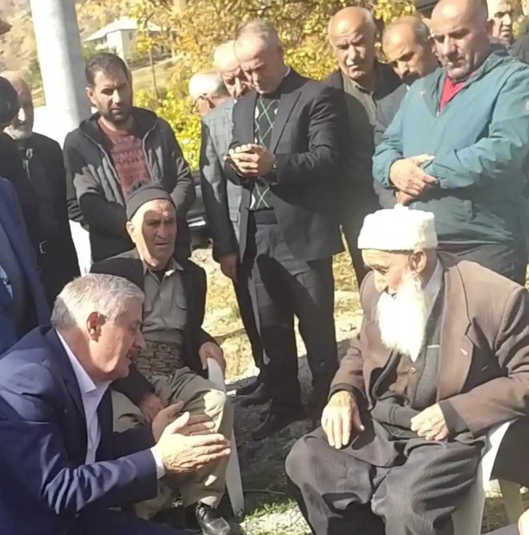 Hakkarili Kaval ailesi, taziye yemeklerini kaldırdı